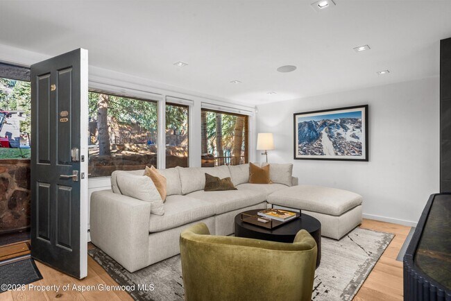 Building Photo - 731 S Mill St