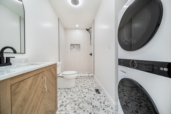 Building Photo - 9 Knollin St