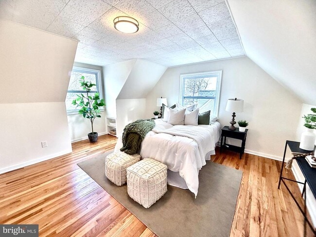 Building Photo - 2415 Fairhaven Ave