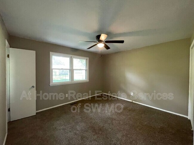 Building Photo - 1236 W Winkler St