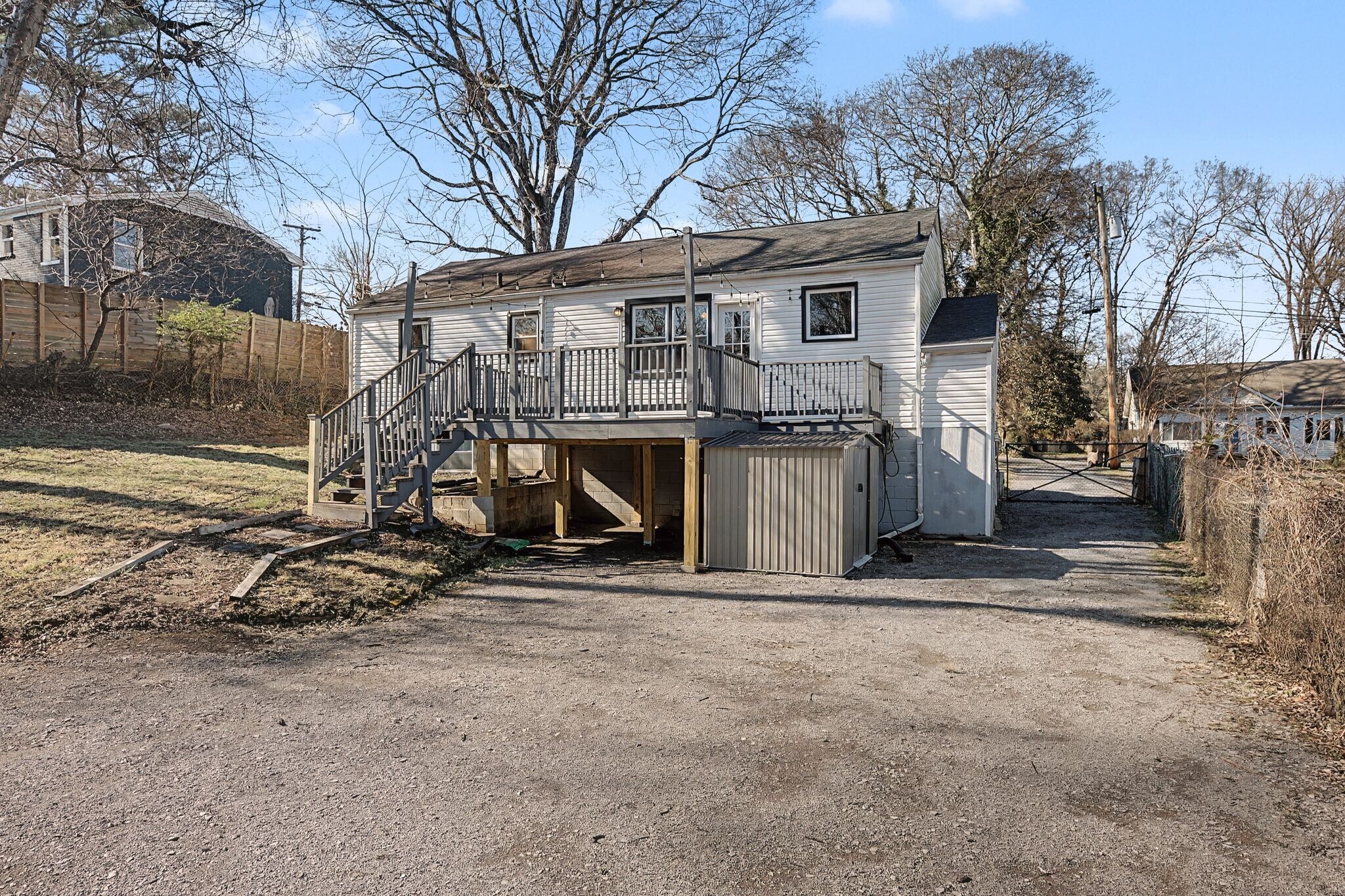 Building Photo - 2204 Sandra Dr