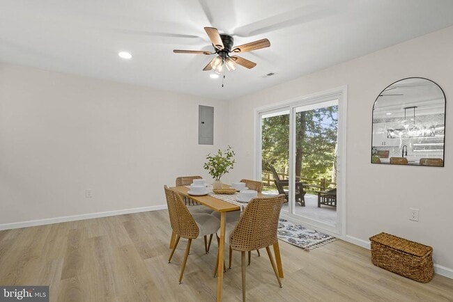 Building Photo - 440 Redbud Ln