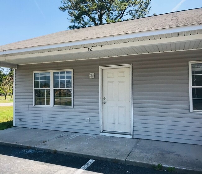 Primary Photo - 3 Bedroom 1 Bath apartment!