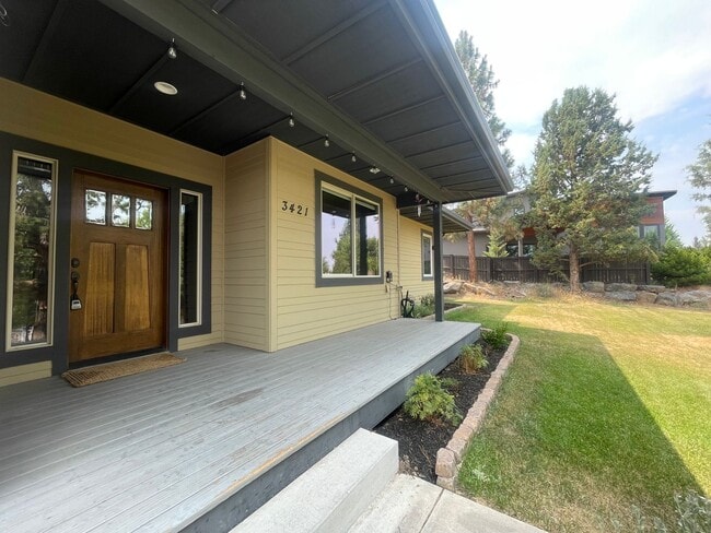 Building Photo - Gorgeous 4 Bedroom Home on Awbrey Butte!