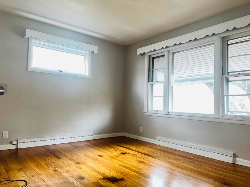 Building Photo - 1760 Tonawanda Ave