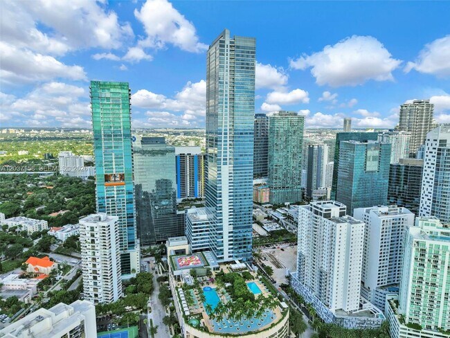Building Photo - 1435 Brickell Ave
