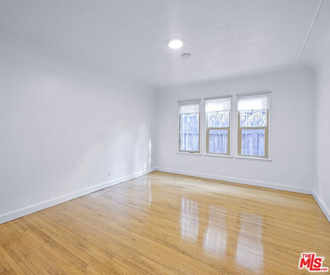 Building Photo - 1119 S Crescent Heights Blvd