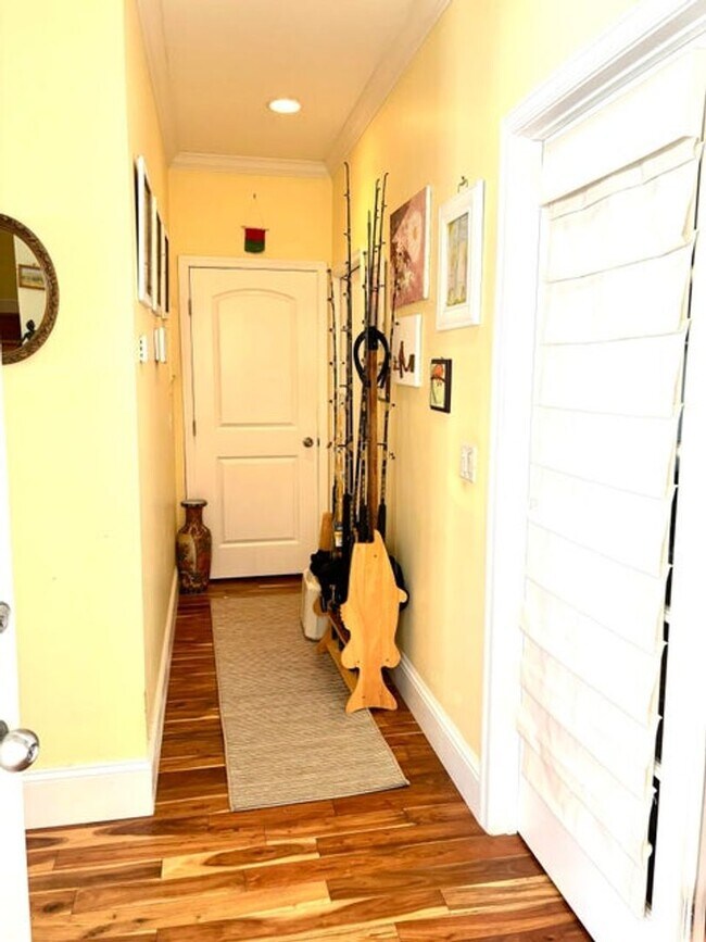 Building Photo - 328 N Lake Dr