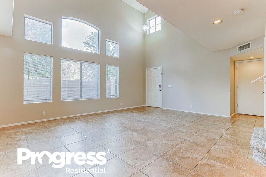 Building Photo - 250 W Juniper Ave