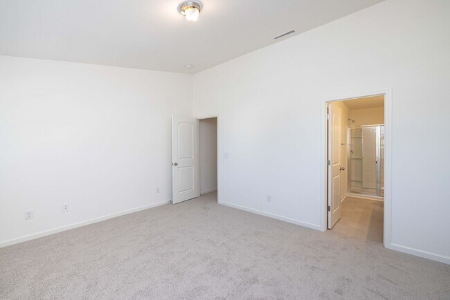 Building Photo - BEAUTIFUL 2 Bedroom Townhome in Mooresville