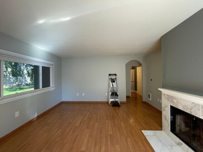Building Photo - RARE Lake Oswego Bay Community 2Bd/2Ba in ...