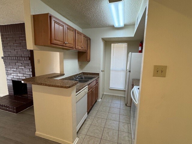 Building Photo - 8315 Jorine Dr