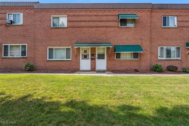 Building Photo - 215 Dalepark Dr