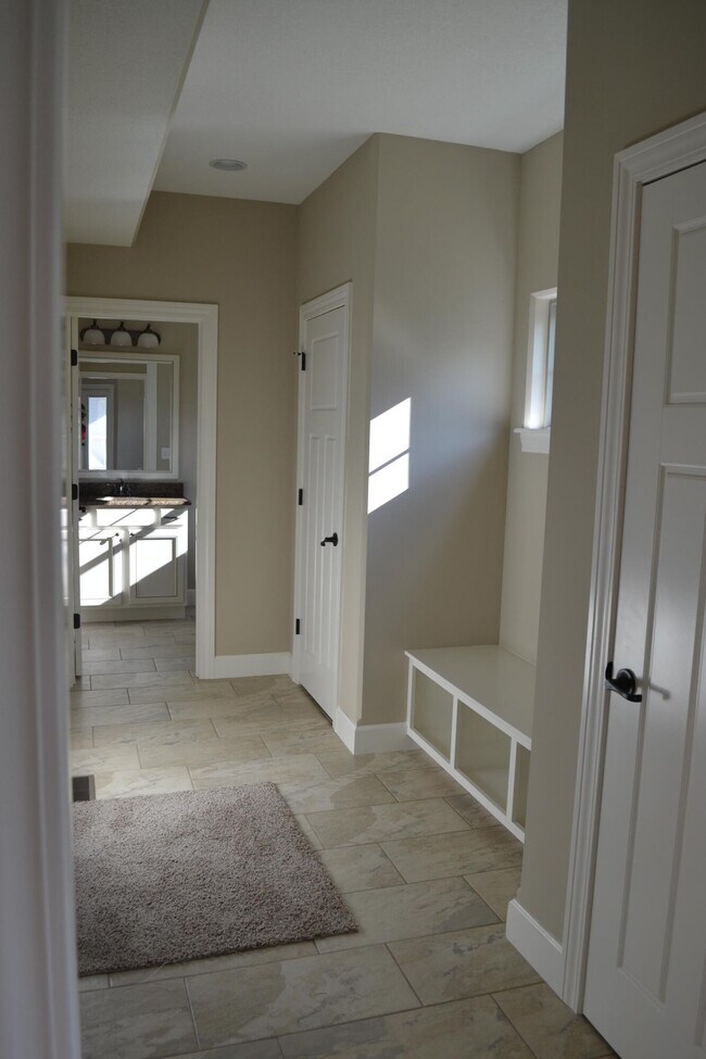 Building Photo - 5627 Spicewood Dr