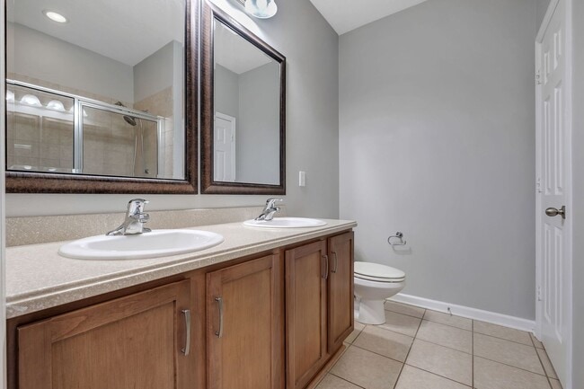 Building Photo - Southwood Townhome with Community Pool