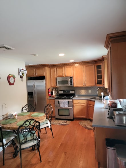 Primary Photo - 208 Harding Ave