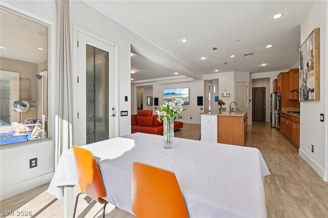 Building Photo - 2341 Martinique Ave