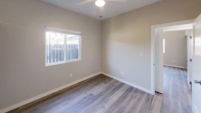 Building Photo - One Story 4BD/2BA w/ Private Yard!! (Lease...