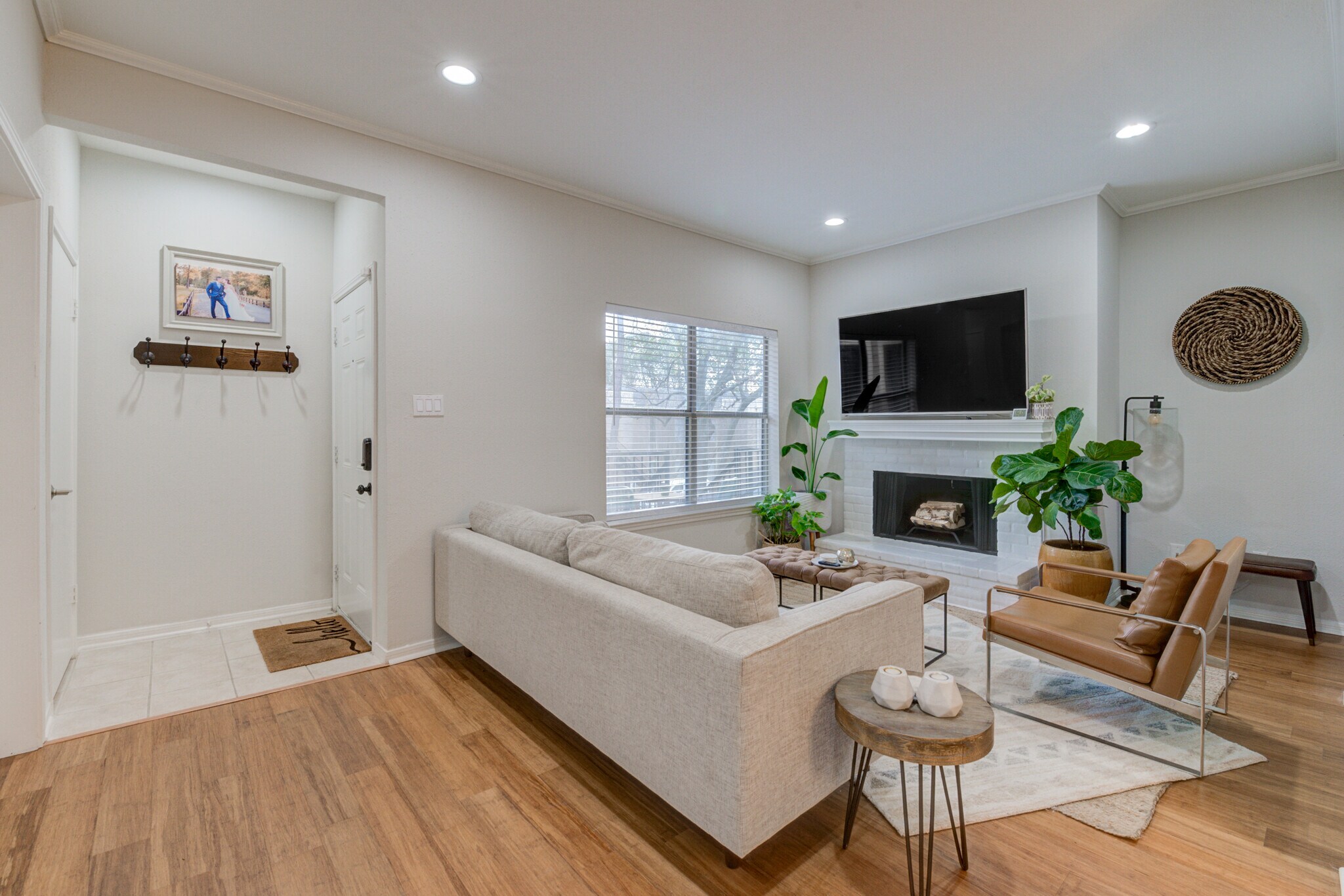 Building Photo - 704 Bering Dr