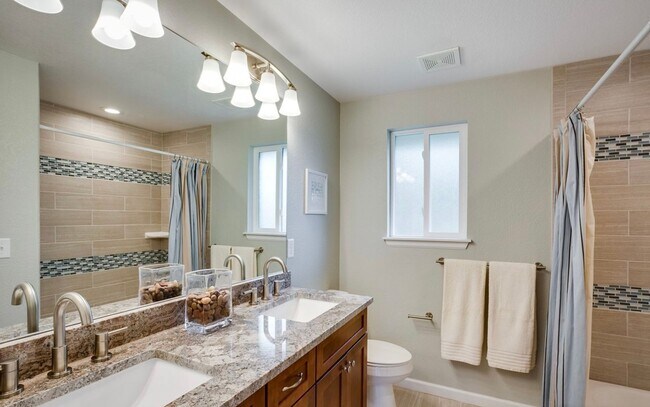 Building Photo - Modern 3 Bedroom 1 Bath Near Downtown Longmont!