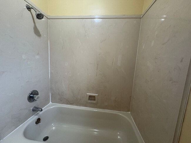 Building Photo - 2 Bed/1.5 Bath in North Jackson