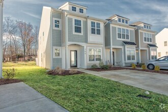 Building Photo - Move-in Ready!