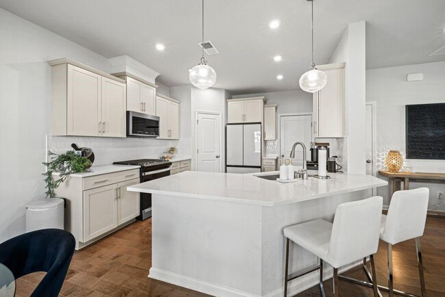 Building Photo - 2615 Quarterdeck Dr