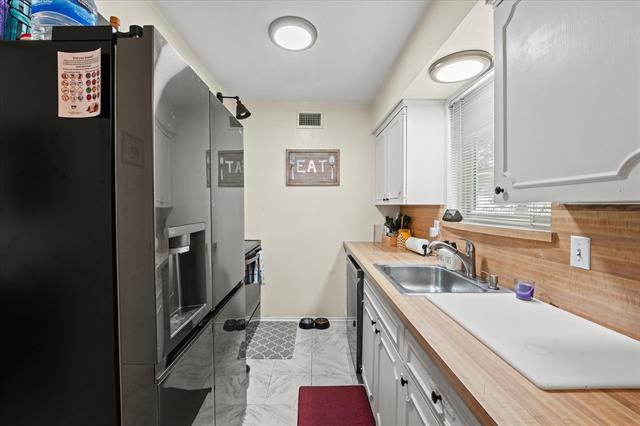 Building Photo - 7925 Royal Ln