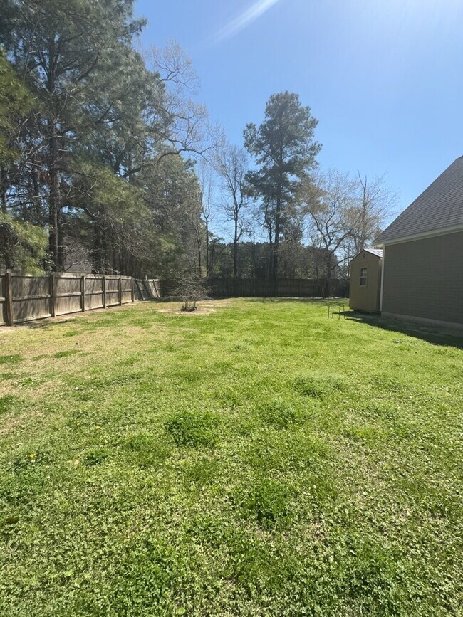 Building Photo - 1115 Westmoreland Dr