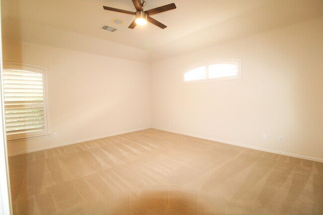 Building Photo - 34 Silverhorn Dr