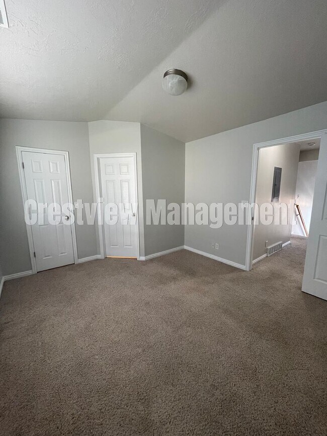 Building Photo - Charming 3-Bedroom Townhome with Garage in Sandy