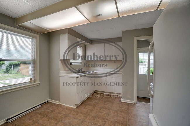 Building Photo - 1017 Searles Rd