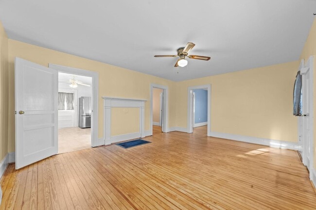 Building Photo - 503 E 5th St