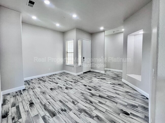 Building Photo - 2143 S Shirley Ave