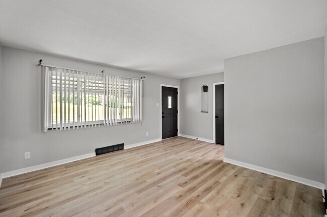 Building Photo - SCORE 1ST MONTH'S RENT FREE IF SIGNED BY MARCH 13! Stunning 3 bedroom home in McKeesport availabl...