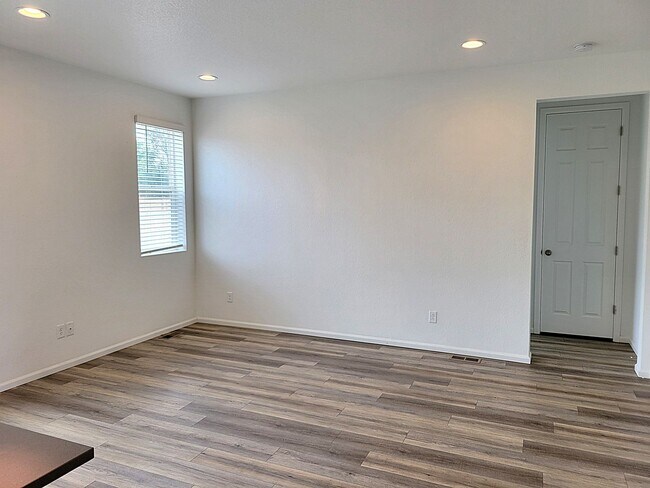 Building Photo - ALL PROSPECTIVE TENANTS MUST SUBMIT A $58 ...