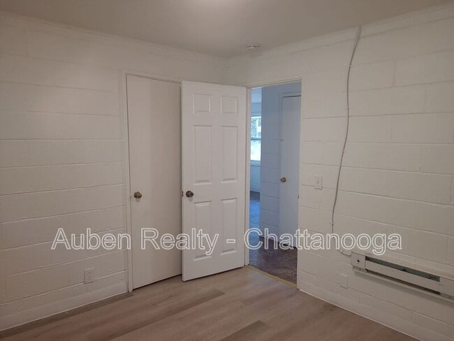 Building Photo - 715 Lupton Dr