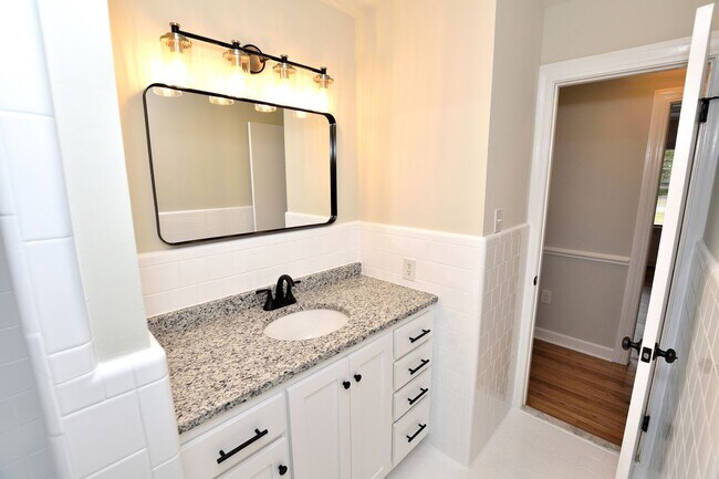 Building Photo - 3645 Shenandoah Dr