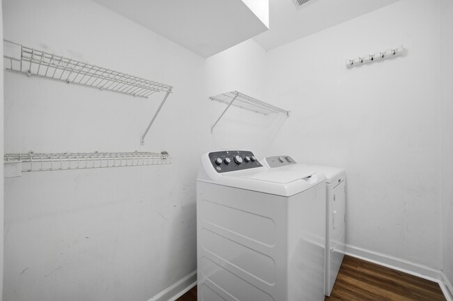 Building Photo - 5109 James St