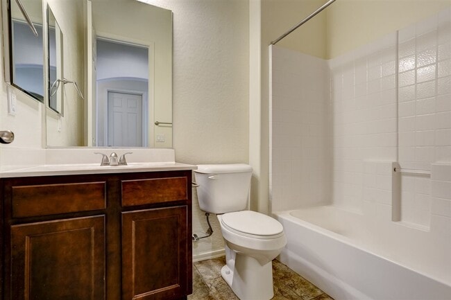 Building Photo - 3 bedroom, 2 bathroom Townhome in Granville