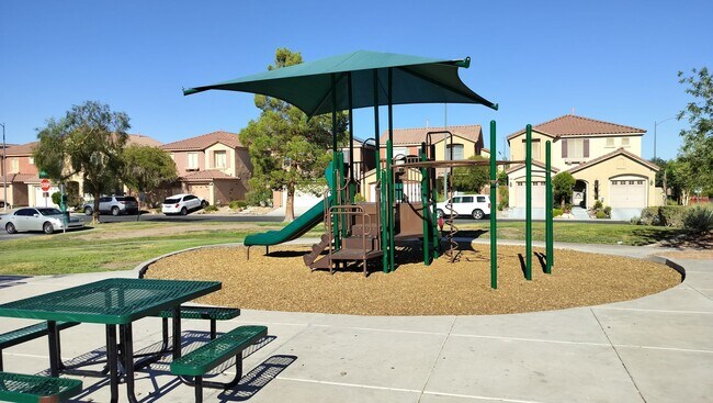 Building Photo - Spacious 4-Bedroom in Gated Copper Creek w...