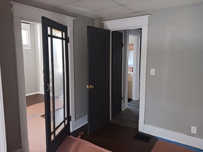 Building Photo - NEWLY REMODELED 3BED 1 BATH