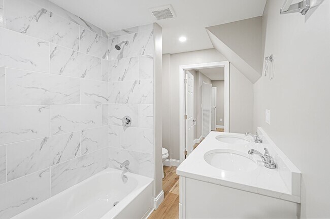 Building Photo - 98 Southville Rd