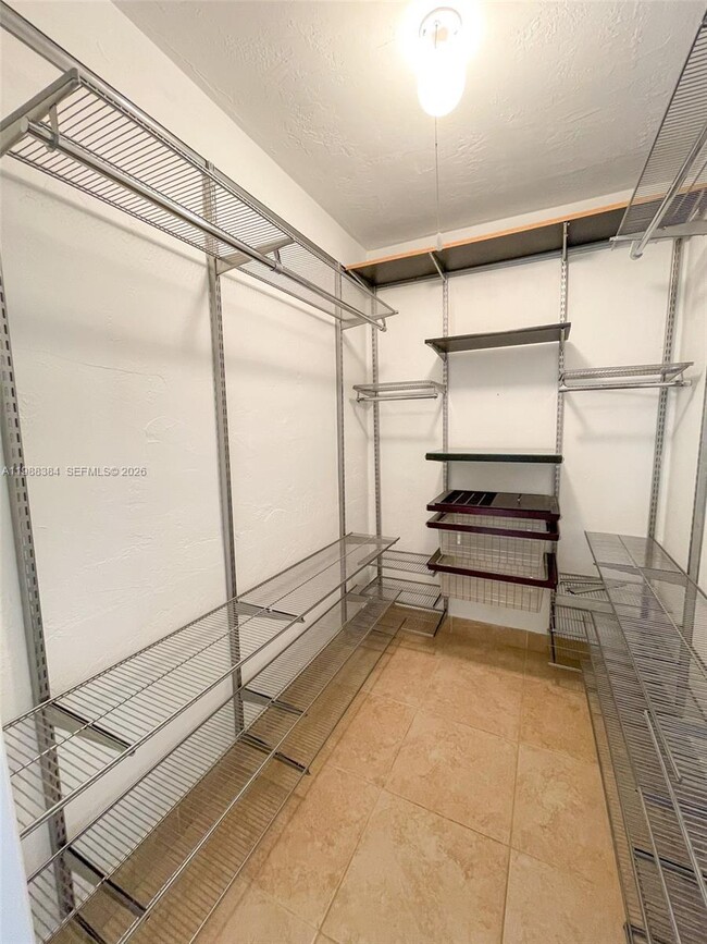 Building Photo - 4450 SW 67th Ave