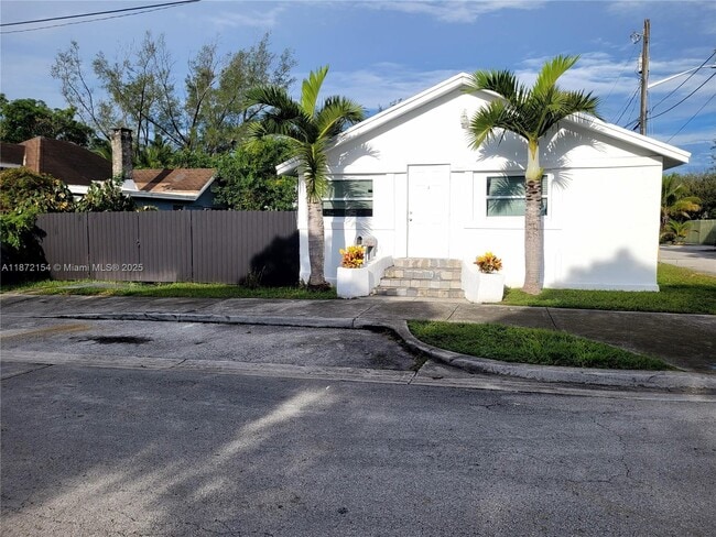 Primary Photo - 5720 NE Miami Pl