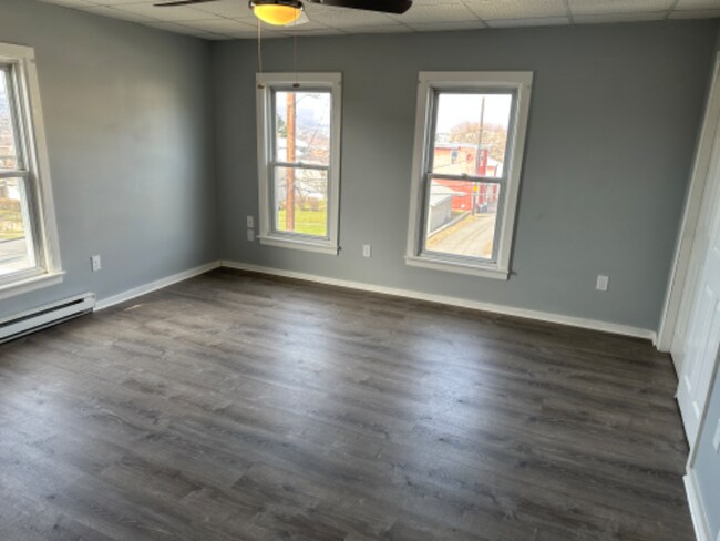 Building Photo - 618 Gibbons St