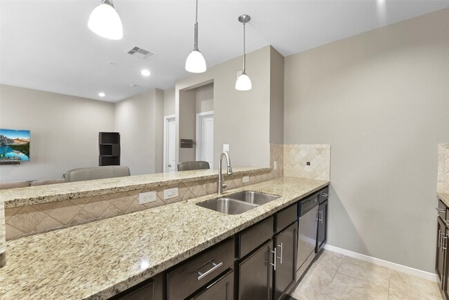 Building Photo - 241 N Lenox St