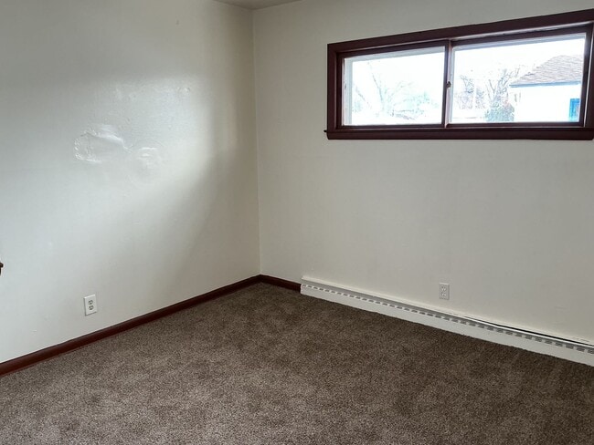 Building Photo - 4 Bedroom Single Family Home