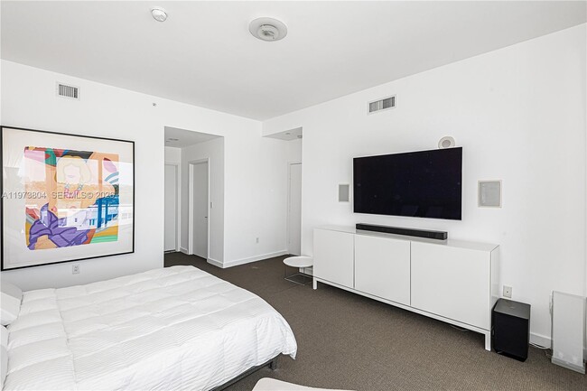 Building Photo - 6101 Aqua Ave