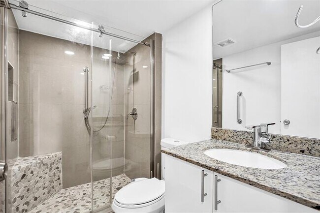 Building Photo - 20400 W Country Club Dr